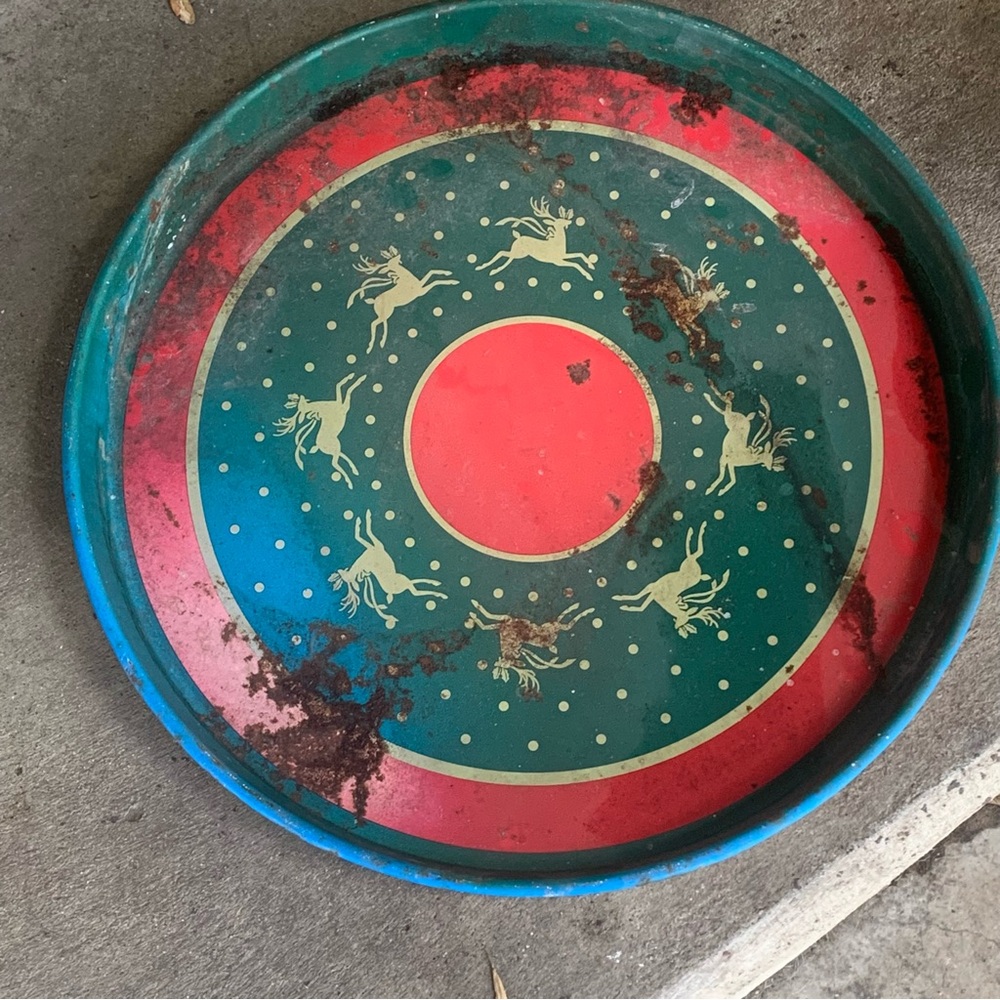 🎄 🎅 Vintage Rusted Festive Holiday Tray with Reindeer Design (TIN) 12.5in 🎁🧑‍🎄